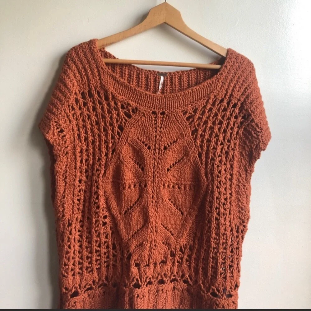 Free People  short sleeved sweater